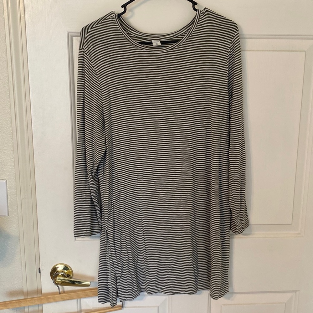Old navy long t shirt slit sides